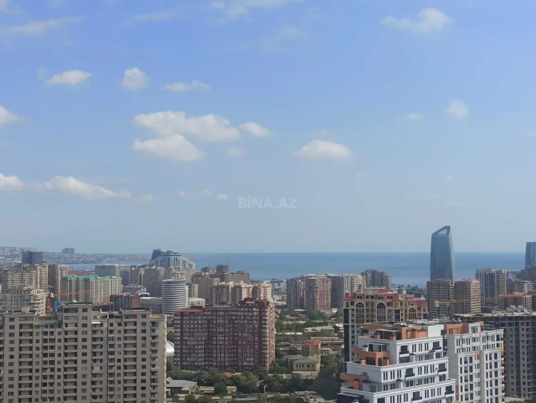 Satılır 4 otaqlı mənzil 165 m²