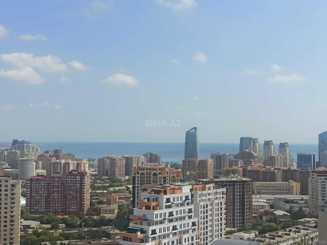 Satılır 4 otaqlı mənzil 165 m²
