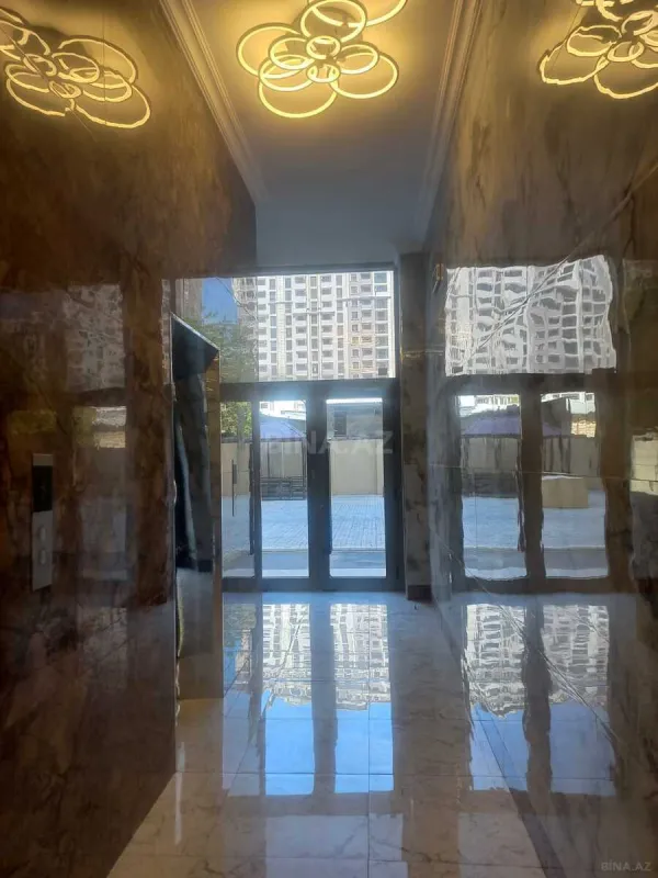 Satılır 4 otaqlı mənzil 165 m²