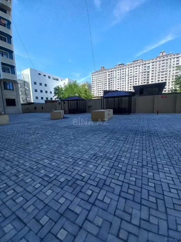 Satılır 4 otaqlı mənzil 165 m²