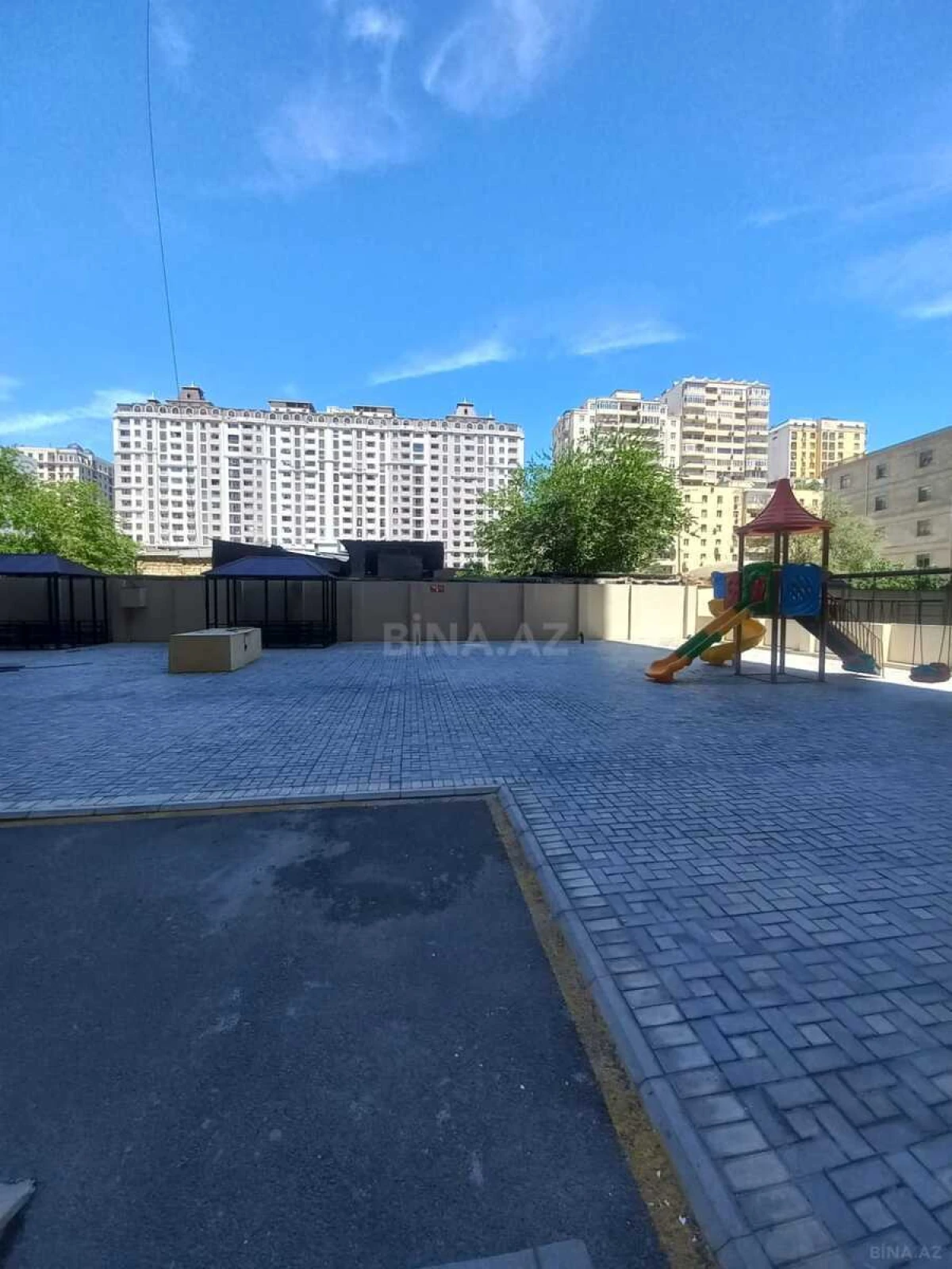 Satılır 4 otaqlı mənzil 165 m²