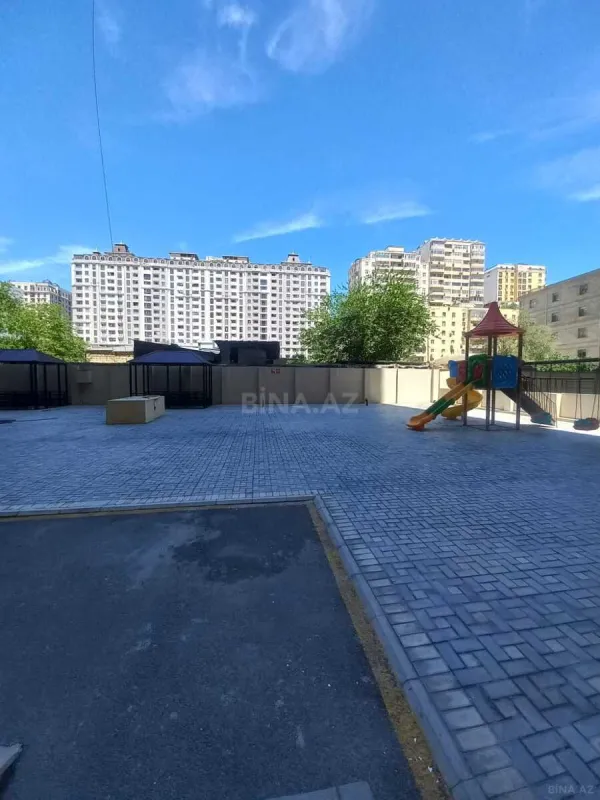 Satılır 4 otaqlı mənzil 165 m²