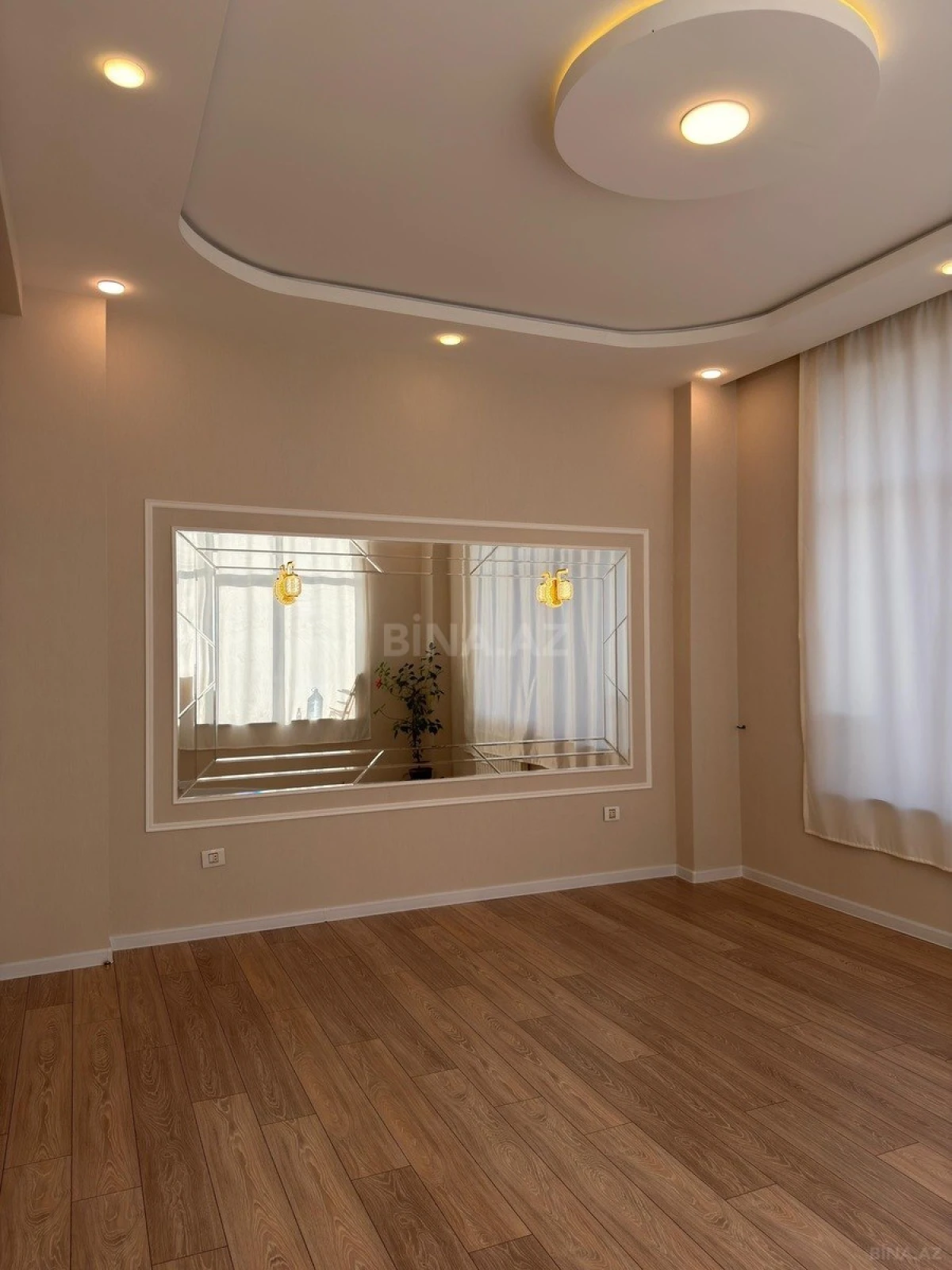 Satılır 2 otaqlı mənzil 82 m²