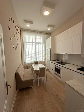 Satılır 2 otaqlı mənzil 82 m²