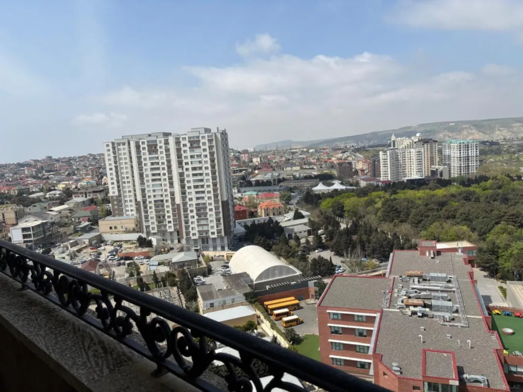 Satılır 3 otaqlı mənzil 141 m²