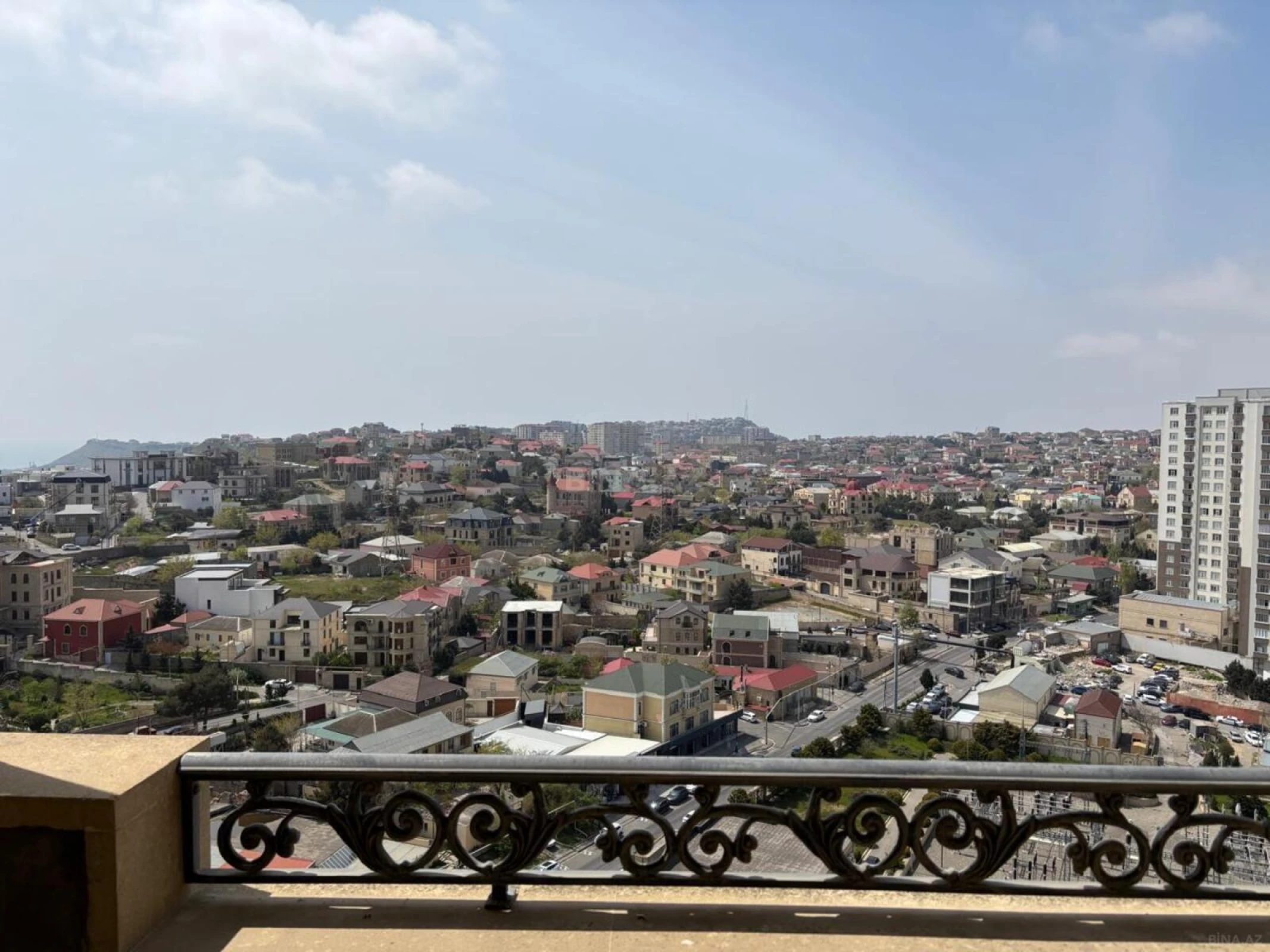 Satılır 3 otaqlı mənzil 141 m²