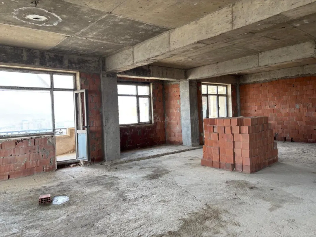 Satılır 3 otaqlı mənzil 141 m²