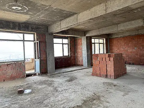 Satılır 3 otaqlı mənzil 141 m²