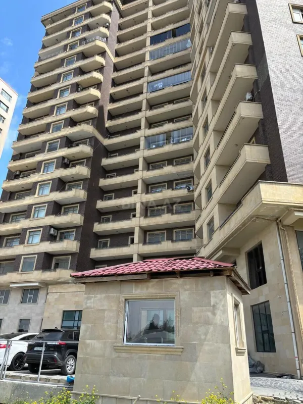 Satılır 3 otaqlı mənzil 141 m²