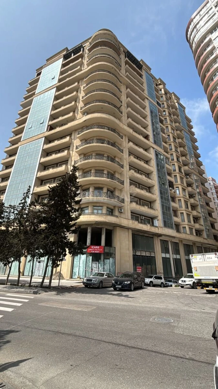 Satılır 3 otaqlı mənzil 141 m²
