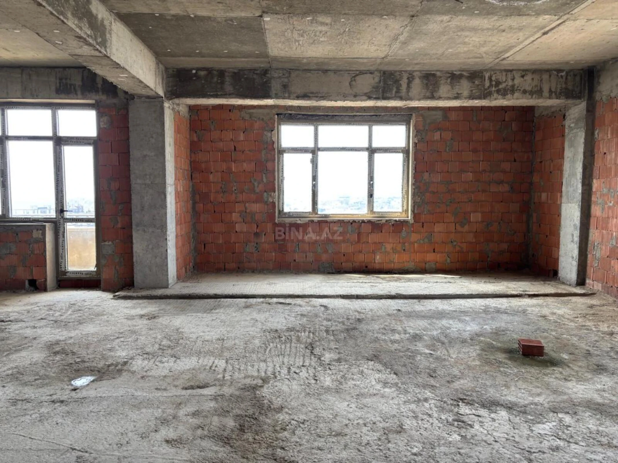 Satılır 3 otaqlı mənzil 141 m²