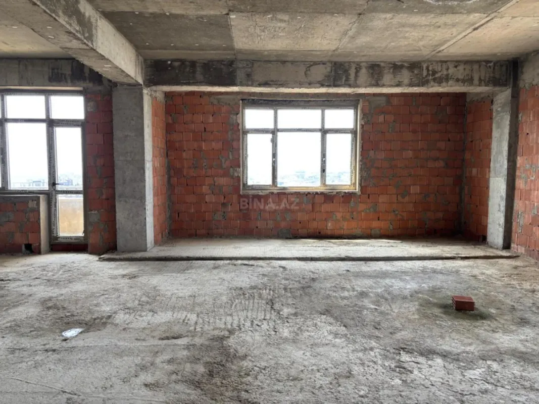 Satılır 3 otaqlı mənzil 141 m²