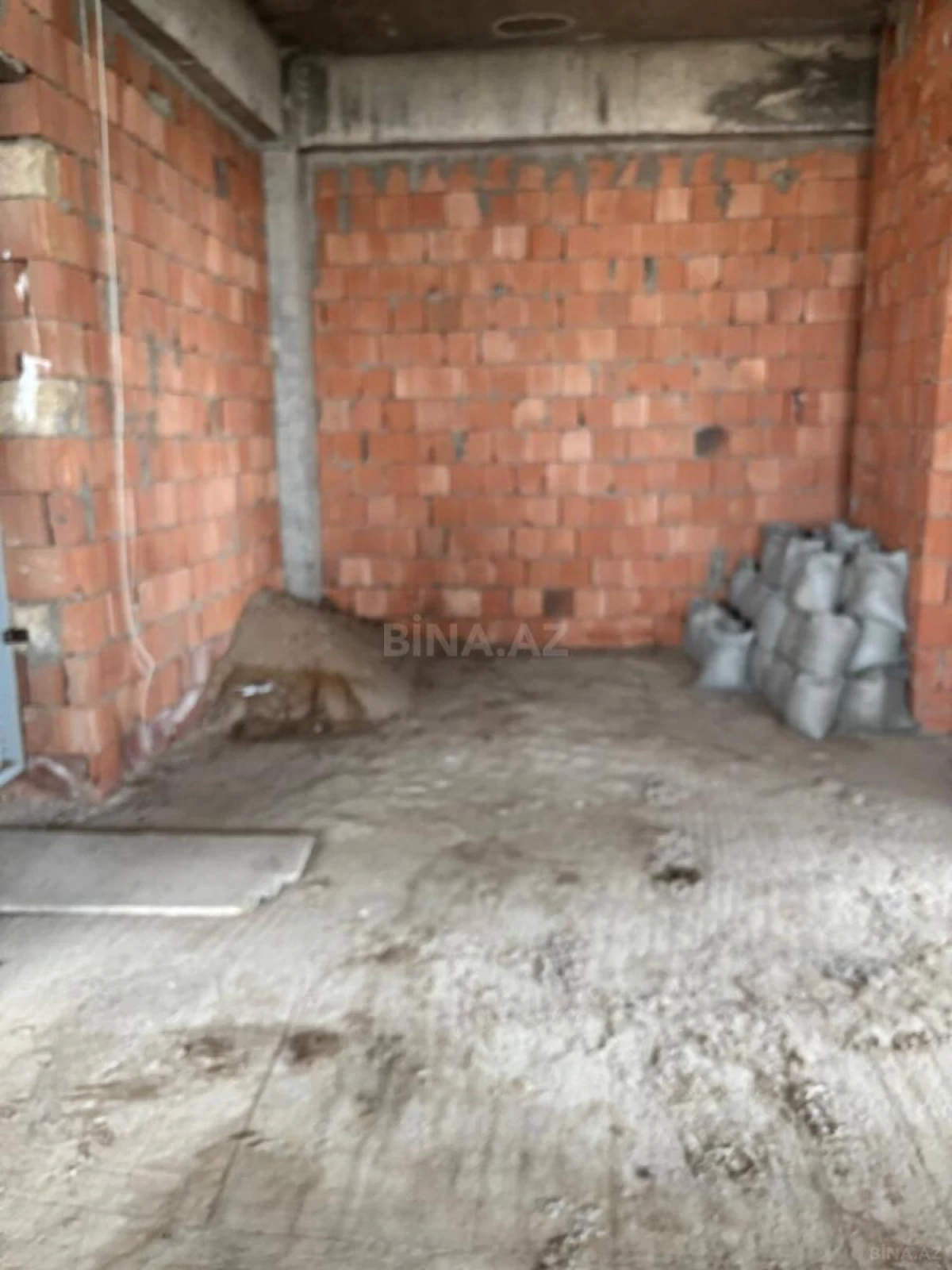 Satılır 3 otaqlı mənzil 141 m²