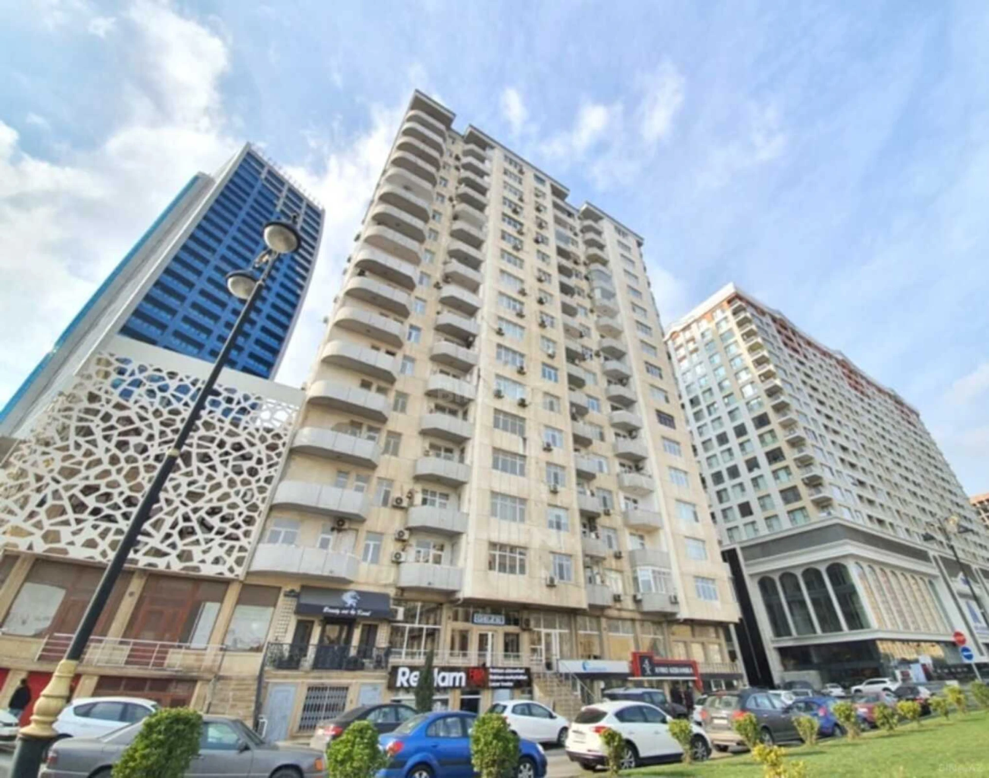 Satılır 3 otaqlı mənzil 160 m²