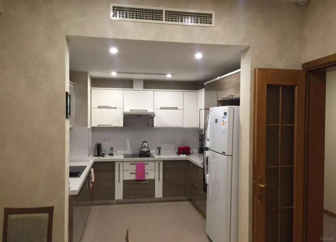 Satılır 2 otaqlı mənzil 87 m²