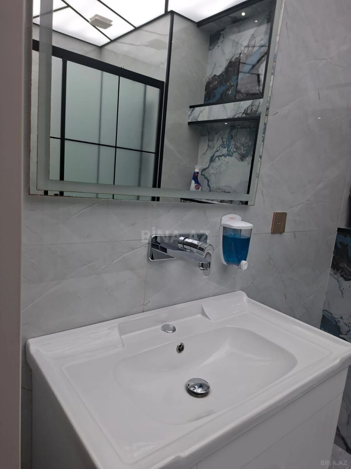 Kirayə verilir 3 otaqlı mənzil 127 m²
