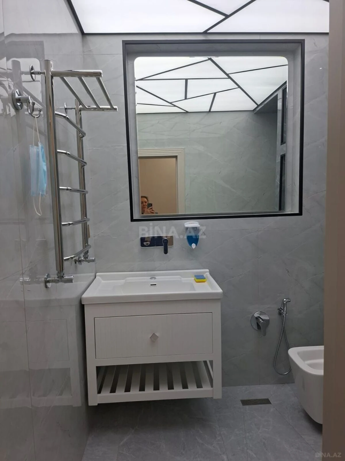 Kirayə verilir 3 otaqlı mənzil 127 m²