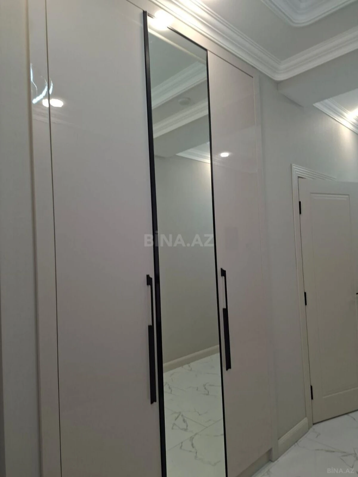 Kirayə verilir 3 otaqlı mənzil 127 m²