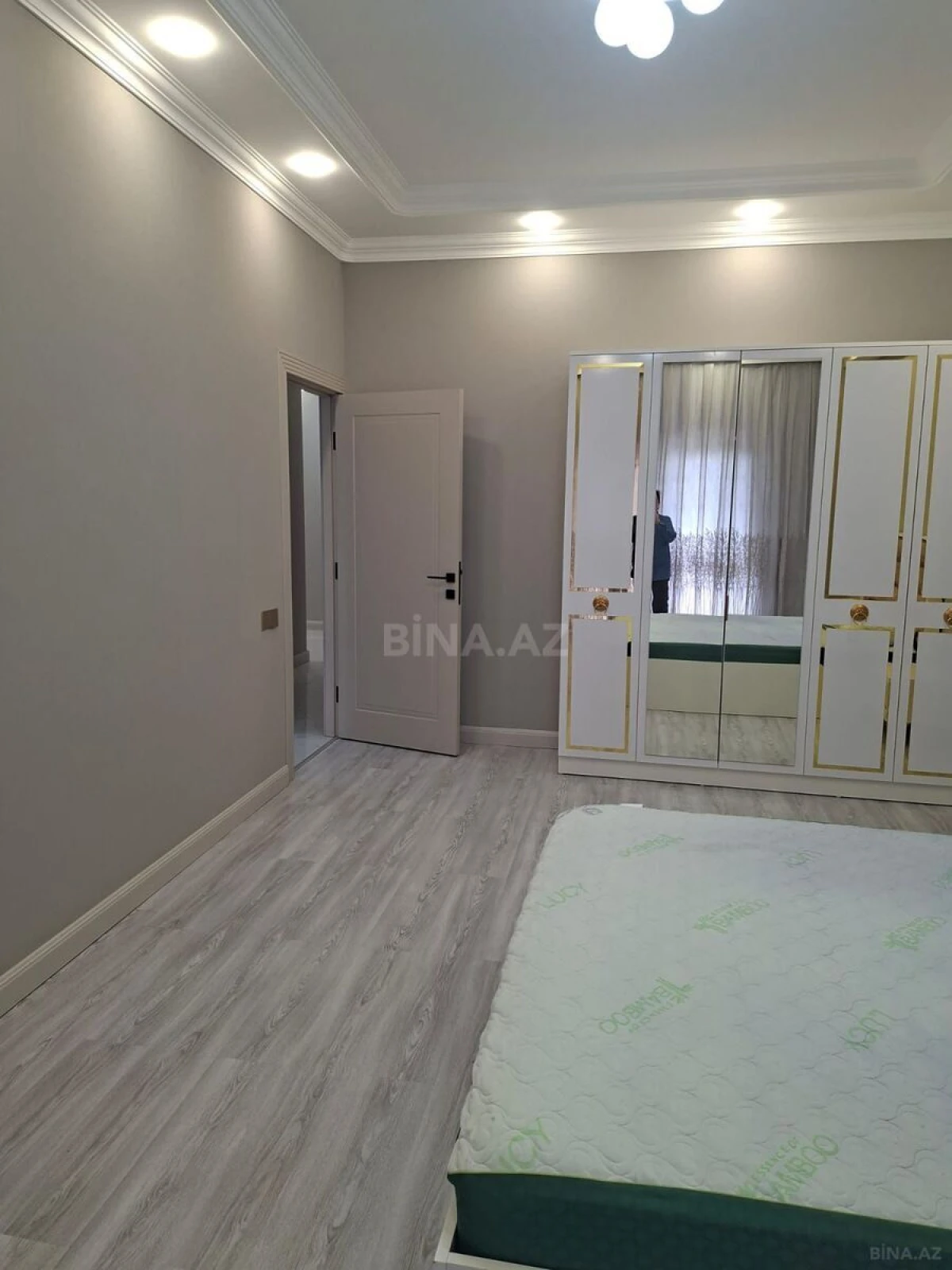 Kirayə verilir 3 otaqlı mənzil 127 m²