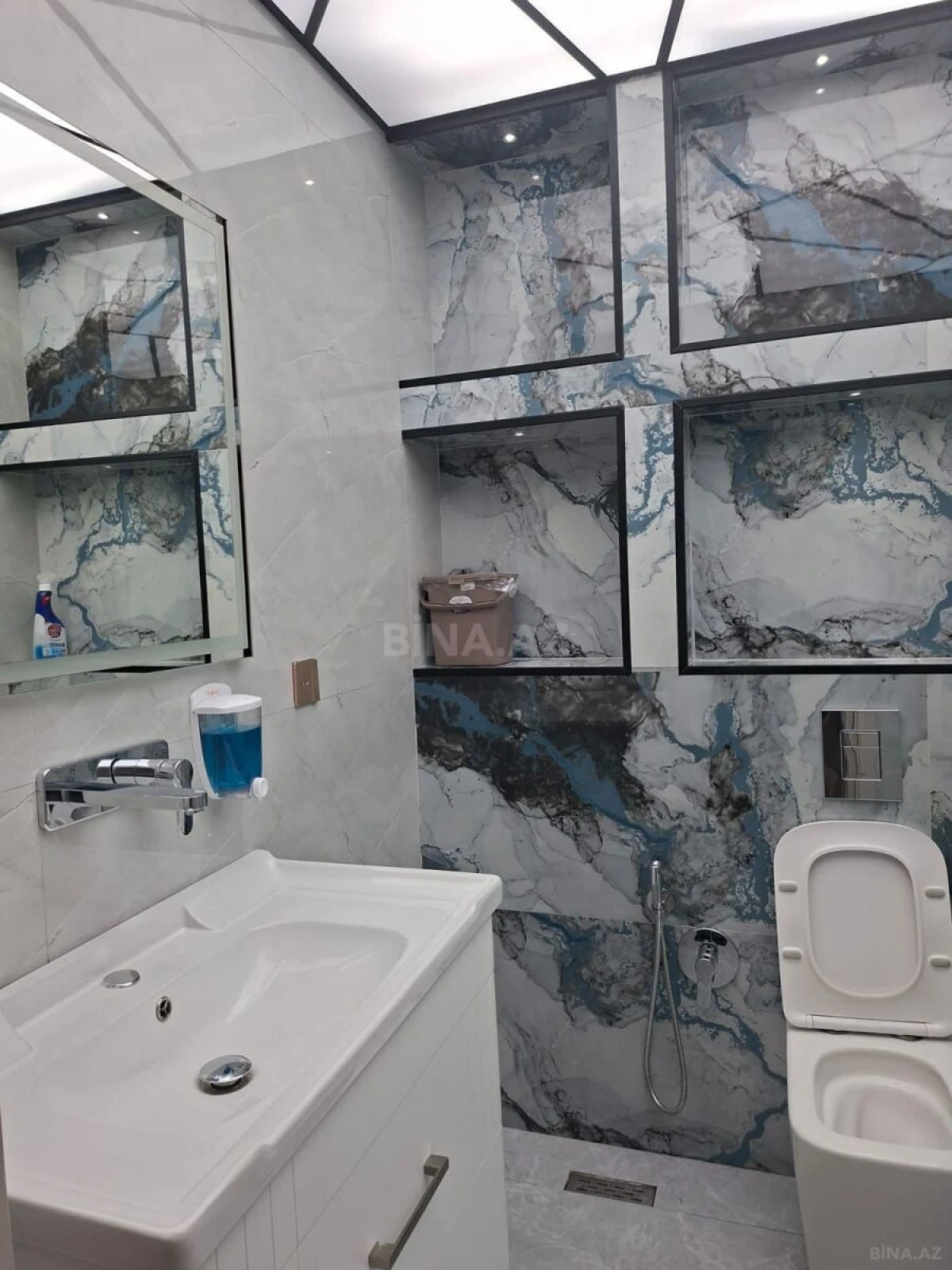 Kirayə verilir 3 otaqlı mənzil 127 m²