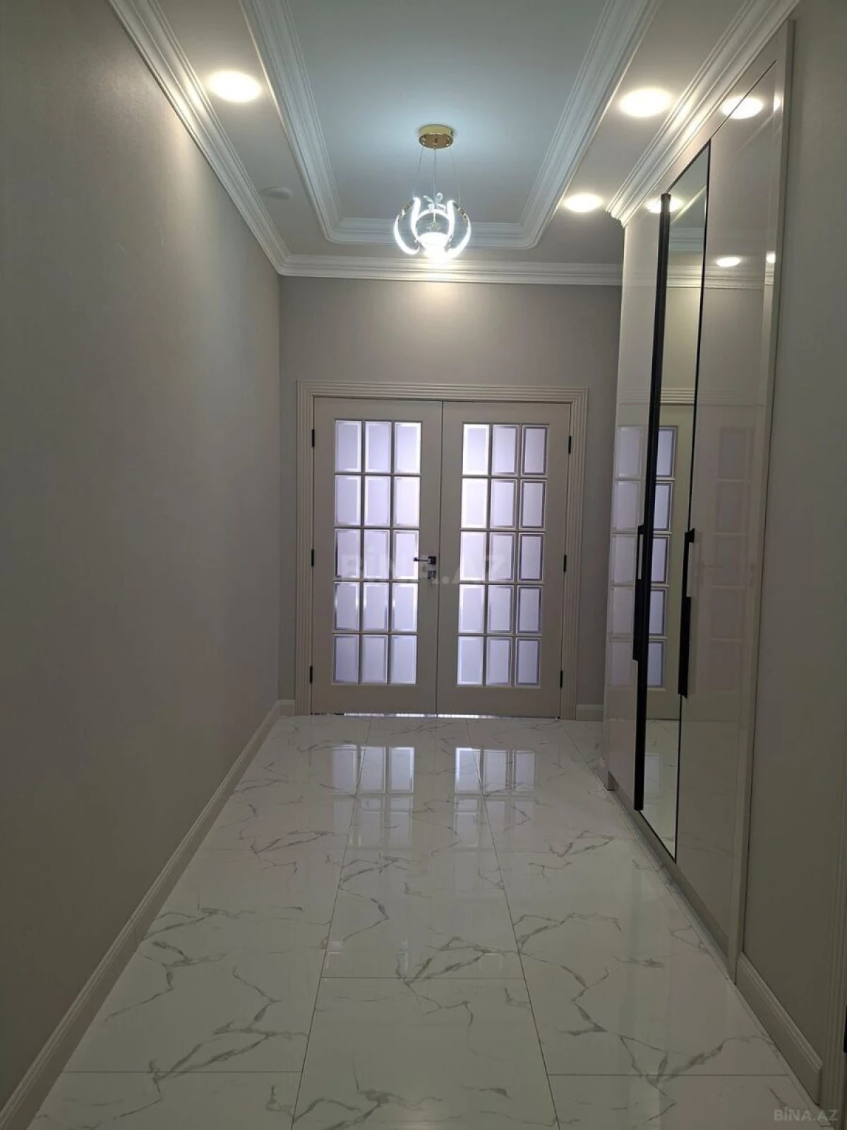 Kirayə verilir 3 otaqlı mənzil 127 m²