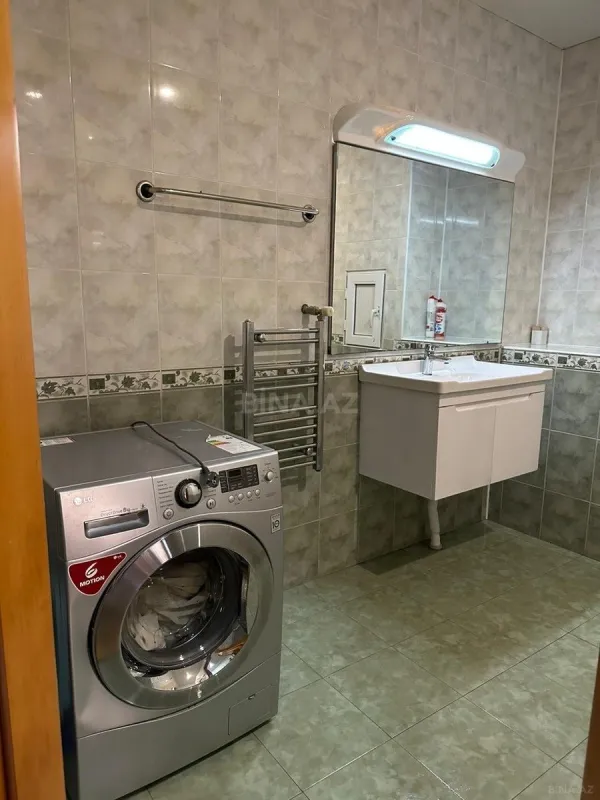 Kirayə verilir 3 otaqlı mənzil 130 m²