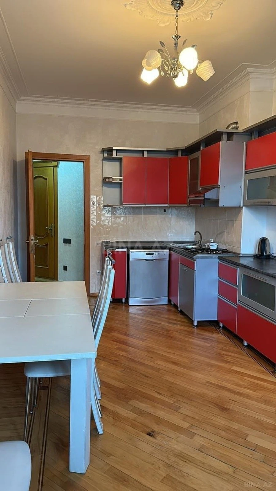 Kirayə verilir 3 otaqlı mənzil 130 m²