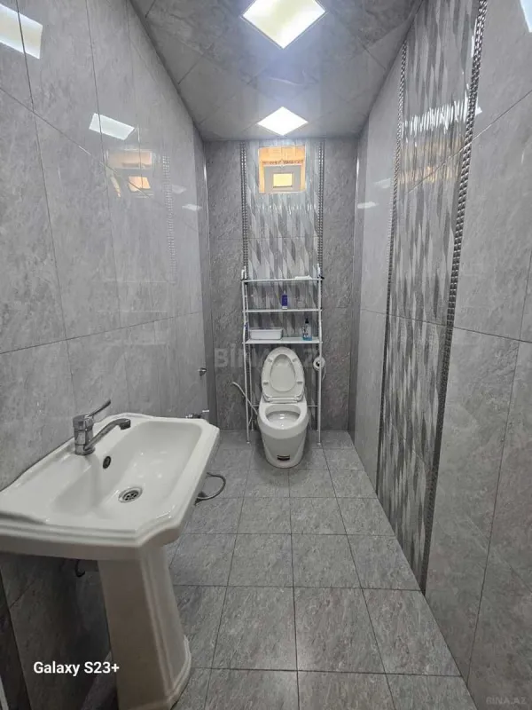 Satılır 7 otaqlı həyət evi 450 m²