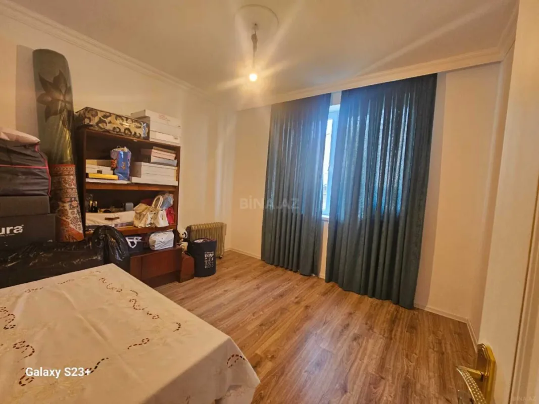 Satılır 7 otaqlı həyət evi 450 m²