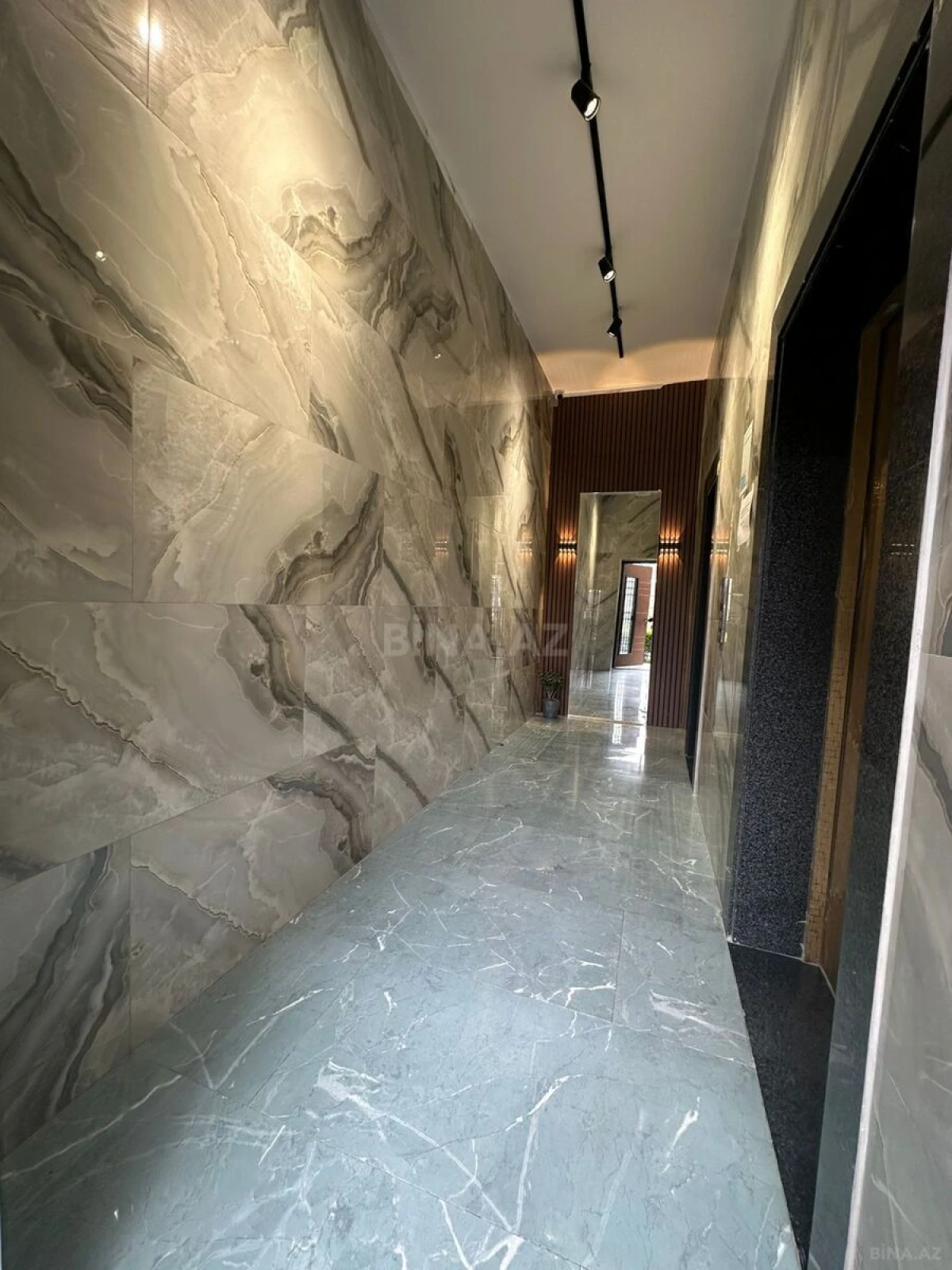 Satılır 4 otaqlı mənzil 158 m²