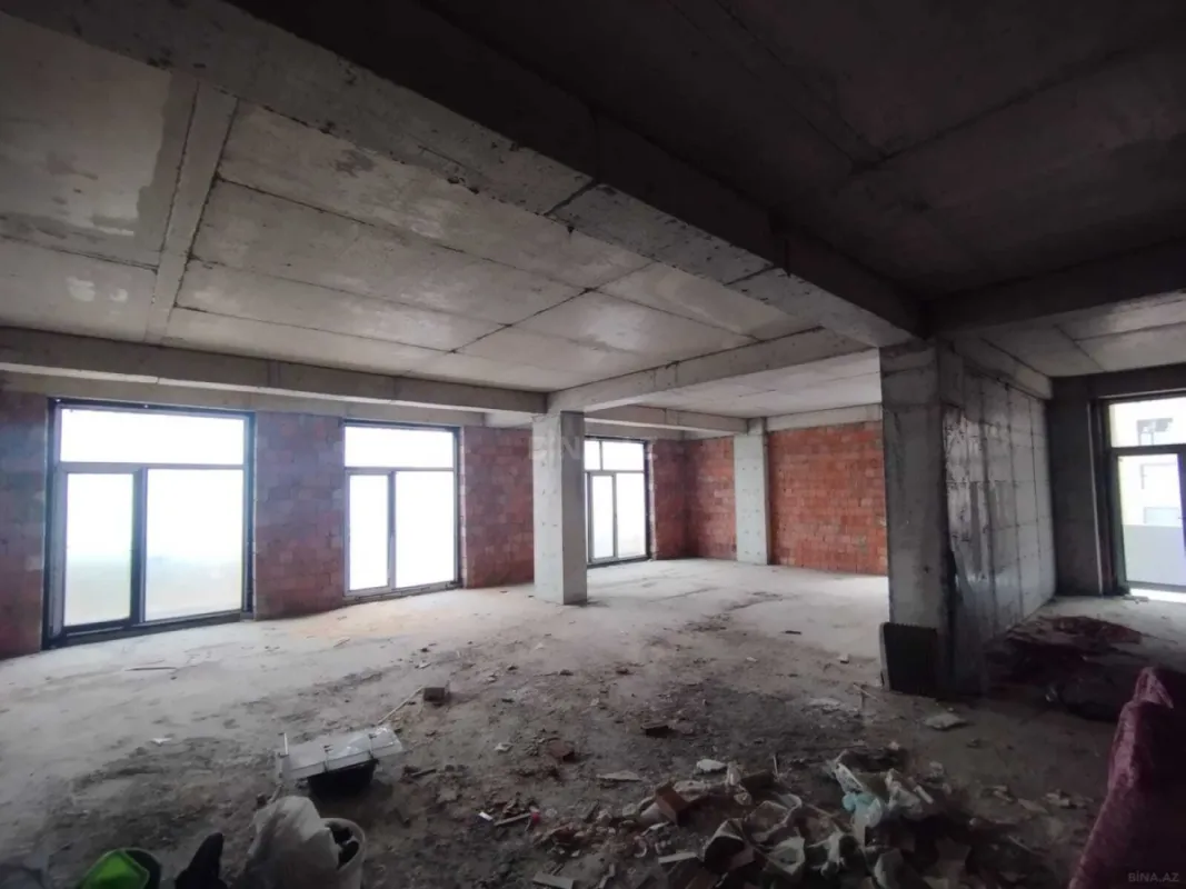 Satılır 4 otaqlı mənzil 158 m²