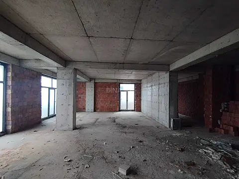 Satılır 4 otaqlı mənzil 158 m²