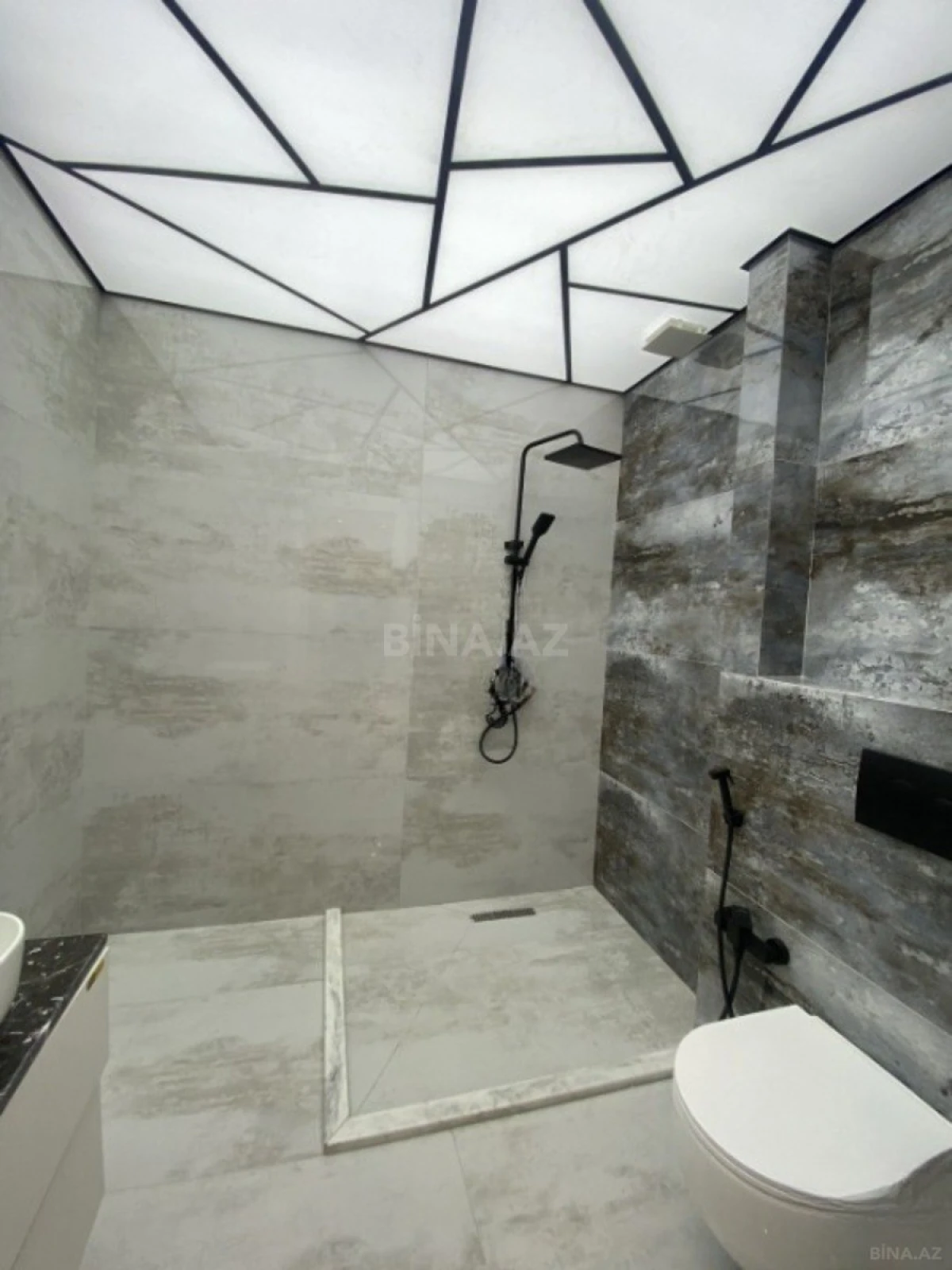 Satılır 3 otaqlı mənzil 165 m²