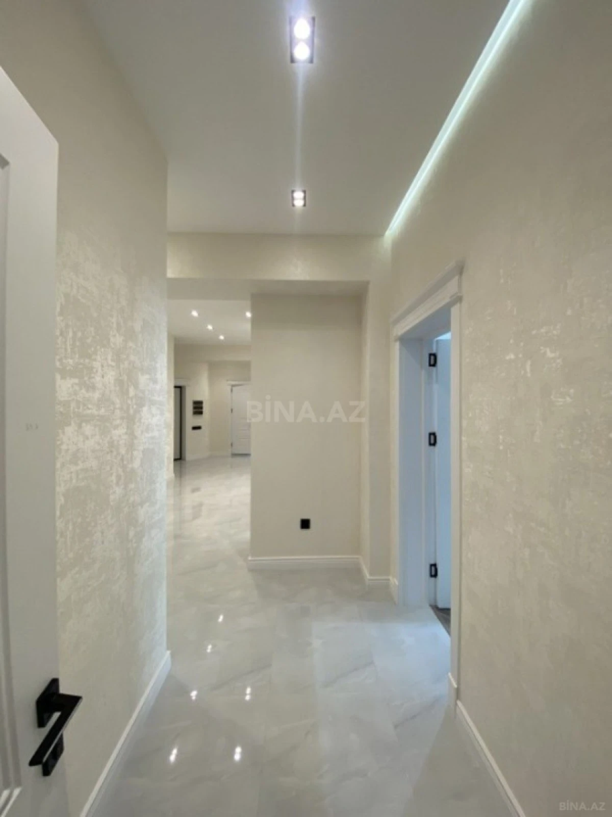 Satılır 3 otaqlı mənzil 165 m²