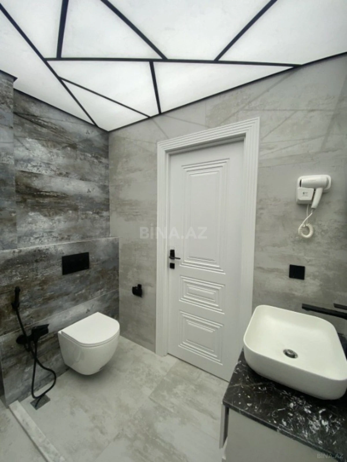 Satılır 3 otaqlı mənzil 165 m²