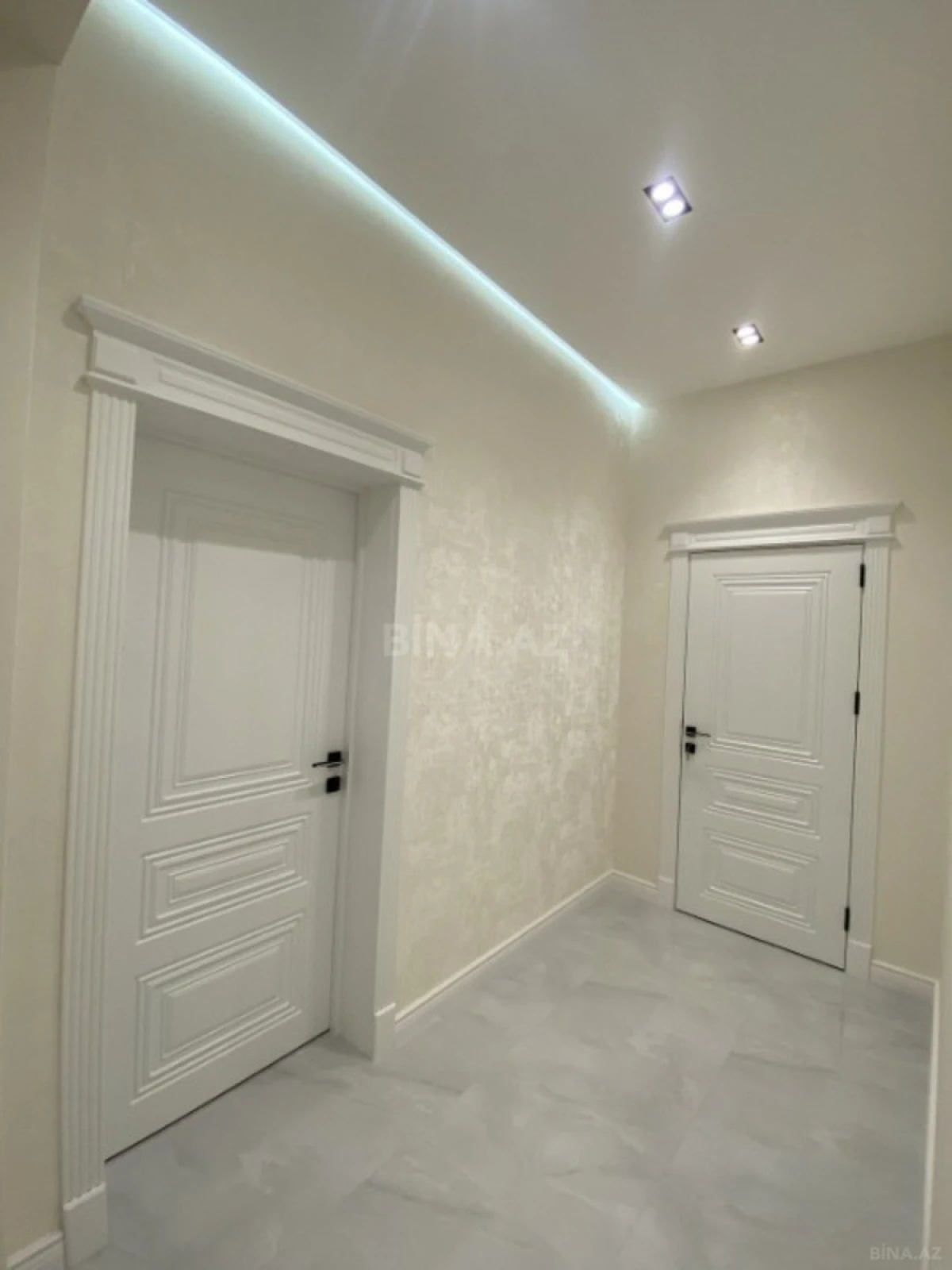 Satılır 3 otaqlı mənzil 165 m²
