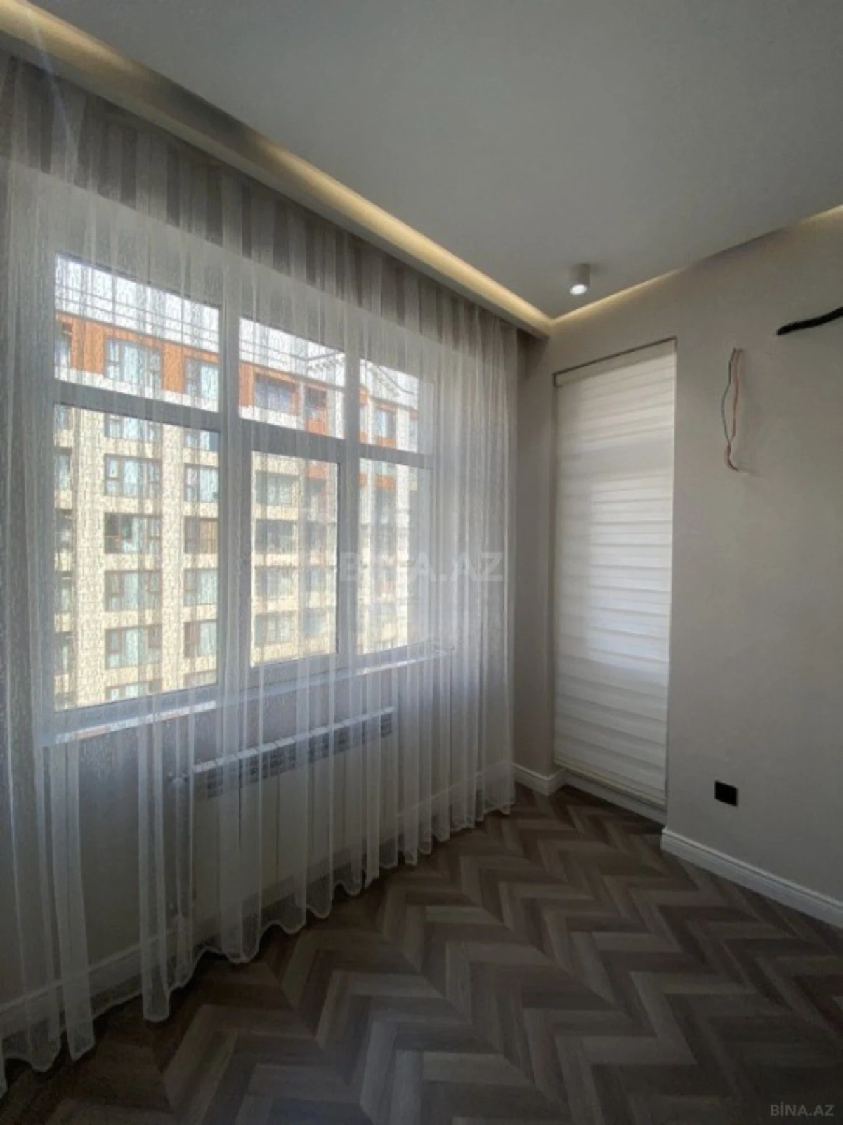Satılır 3 otaqlı mənzil 165 m²