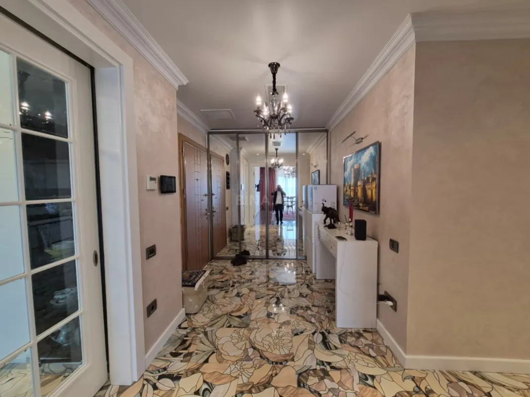 Kirayə verilir 3 otaqlı mənzil 170 m²