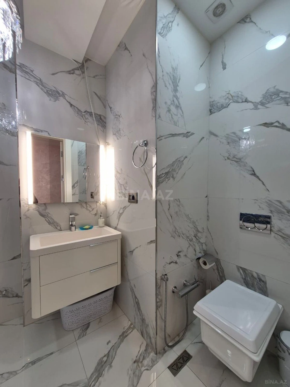 Kirayə verilir 3 otaqlı mənzil 170 m²