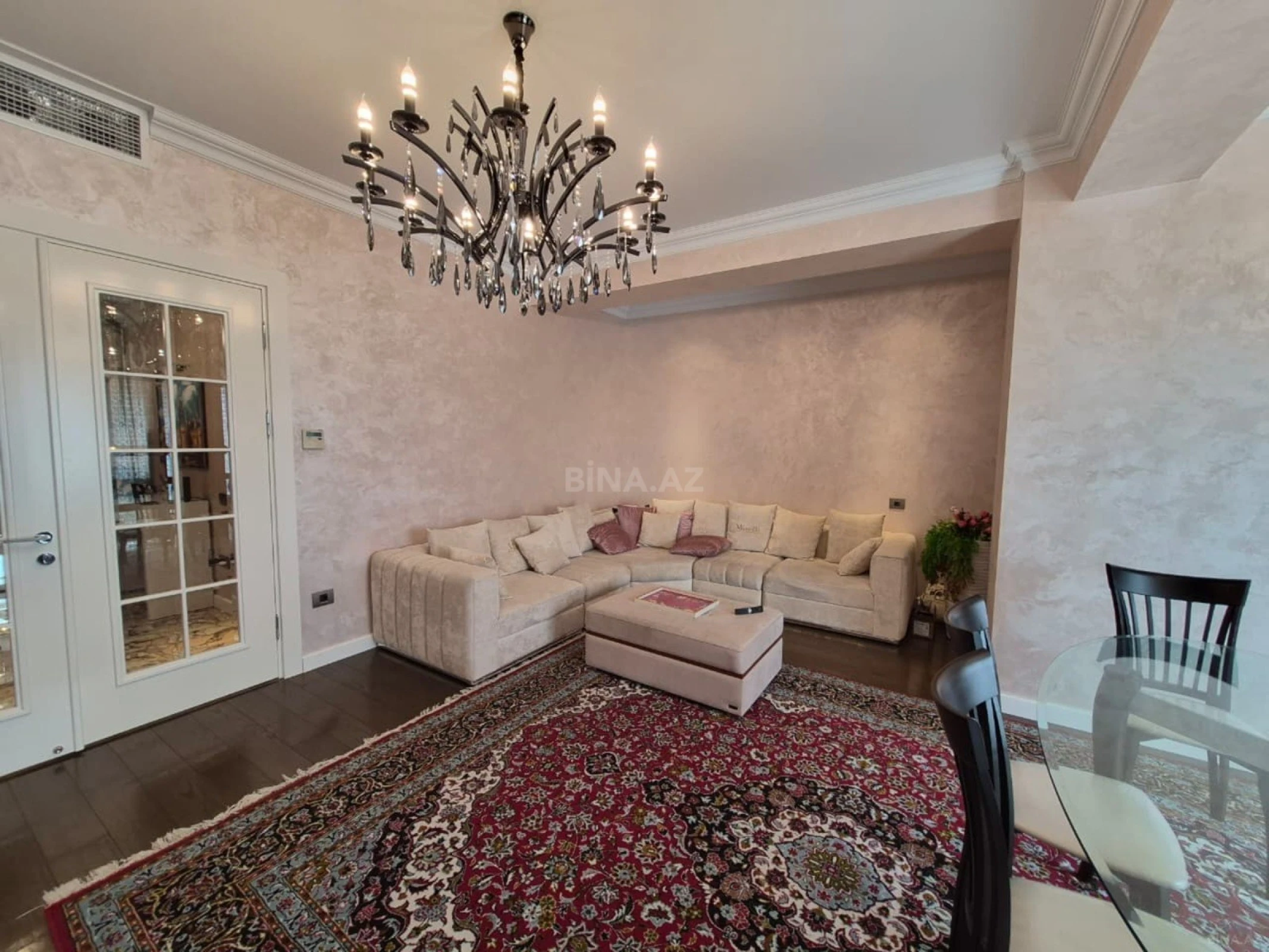 Kirayə verilir 3 otaqlı mənzil 170 m²