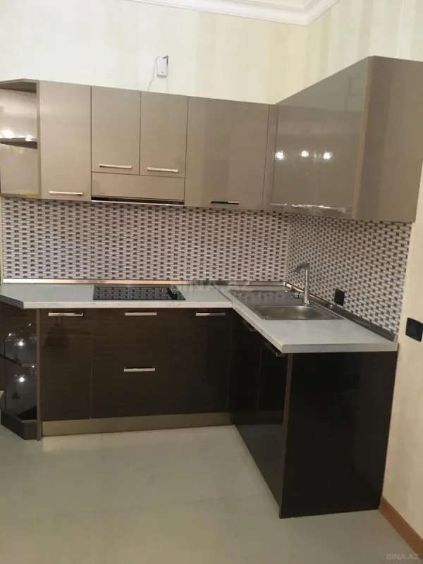 Kirayə verilir 3 otaqlı mənzil 110 m²