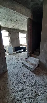 Satılır 5 otaqlı mənzil 220 m²