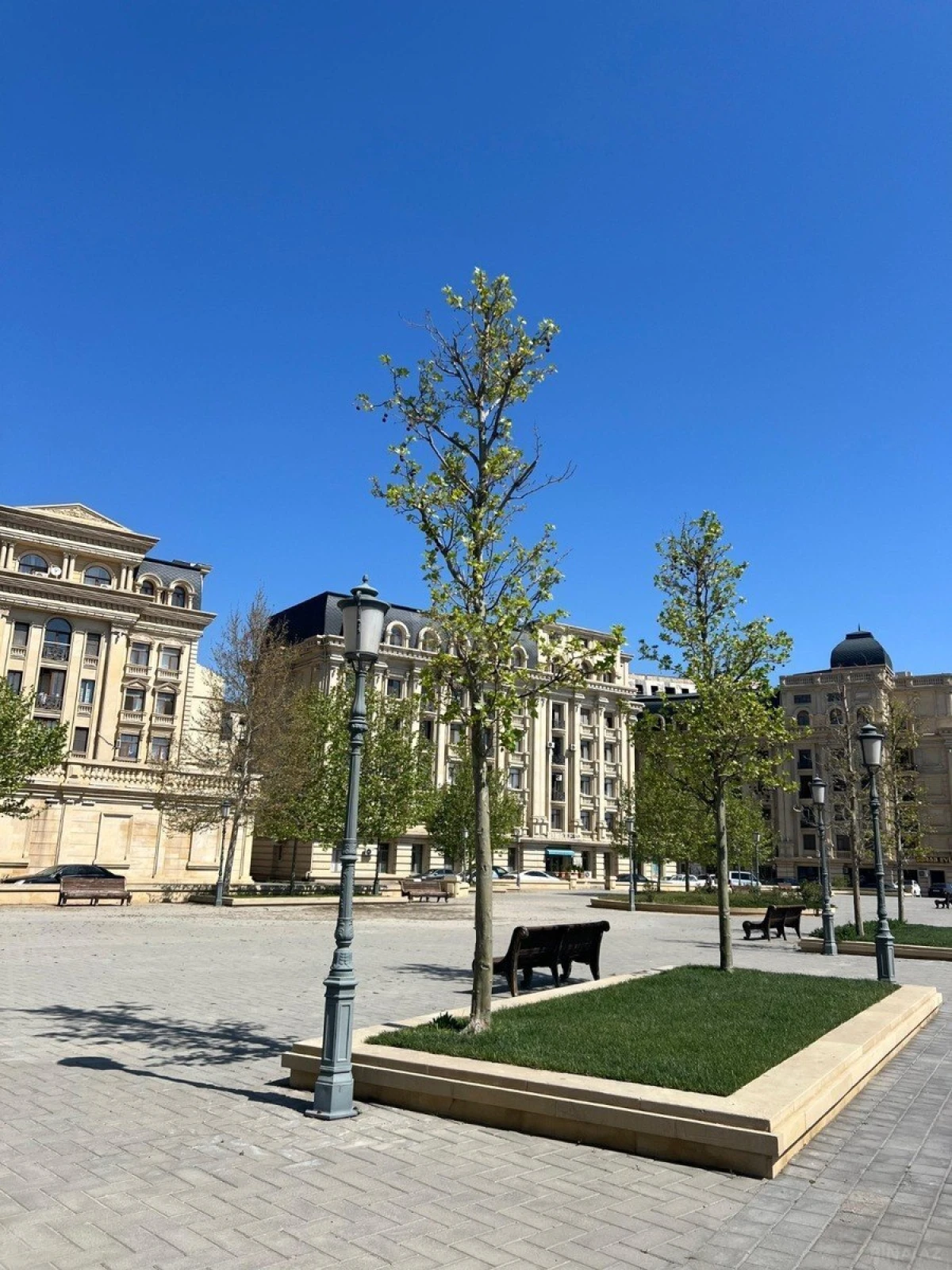 Satılır 5 otaqlı mənzil 220 m²
