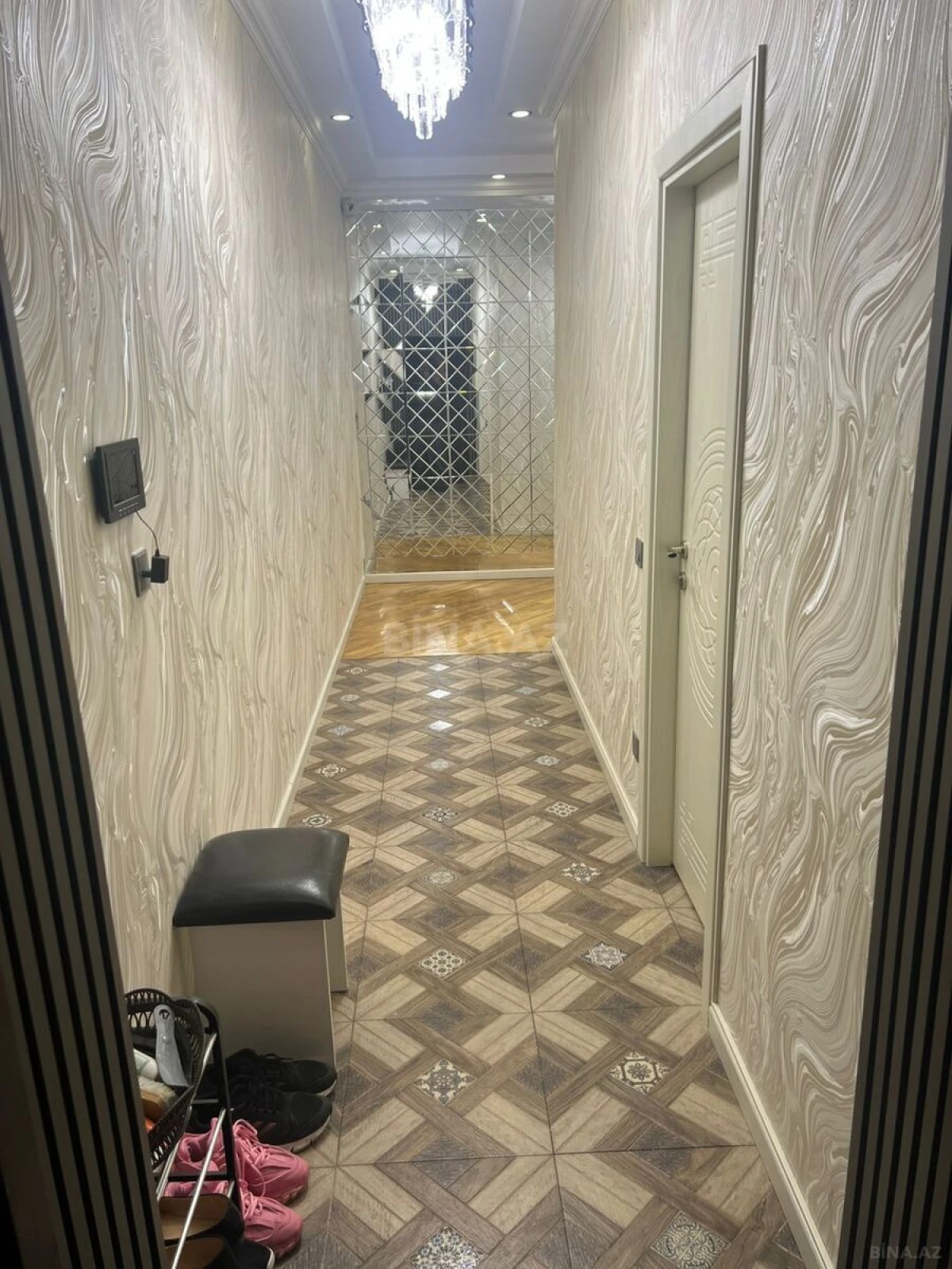 Satılır 4 otaqlı mənzil 156 m²