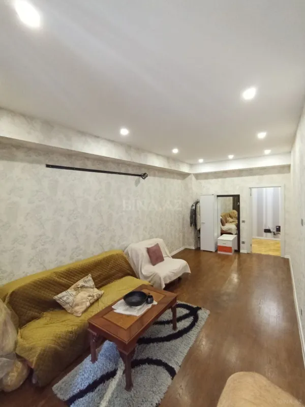 Satılır 4 otaqlı mənzil 156 m²