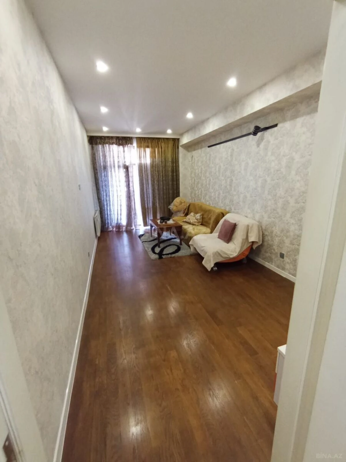 Satılır 4 otaqlı mənzil 156 m²