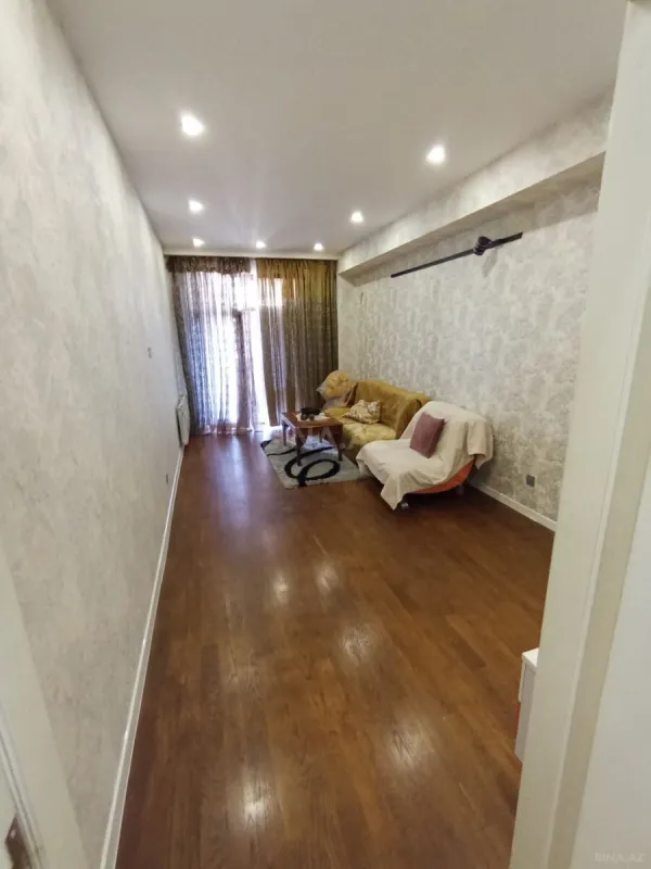 Satılır 4 otaqlı mənzil 156 m²