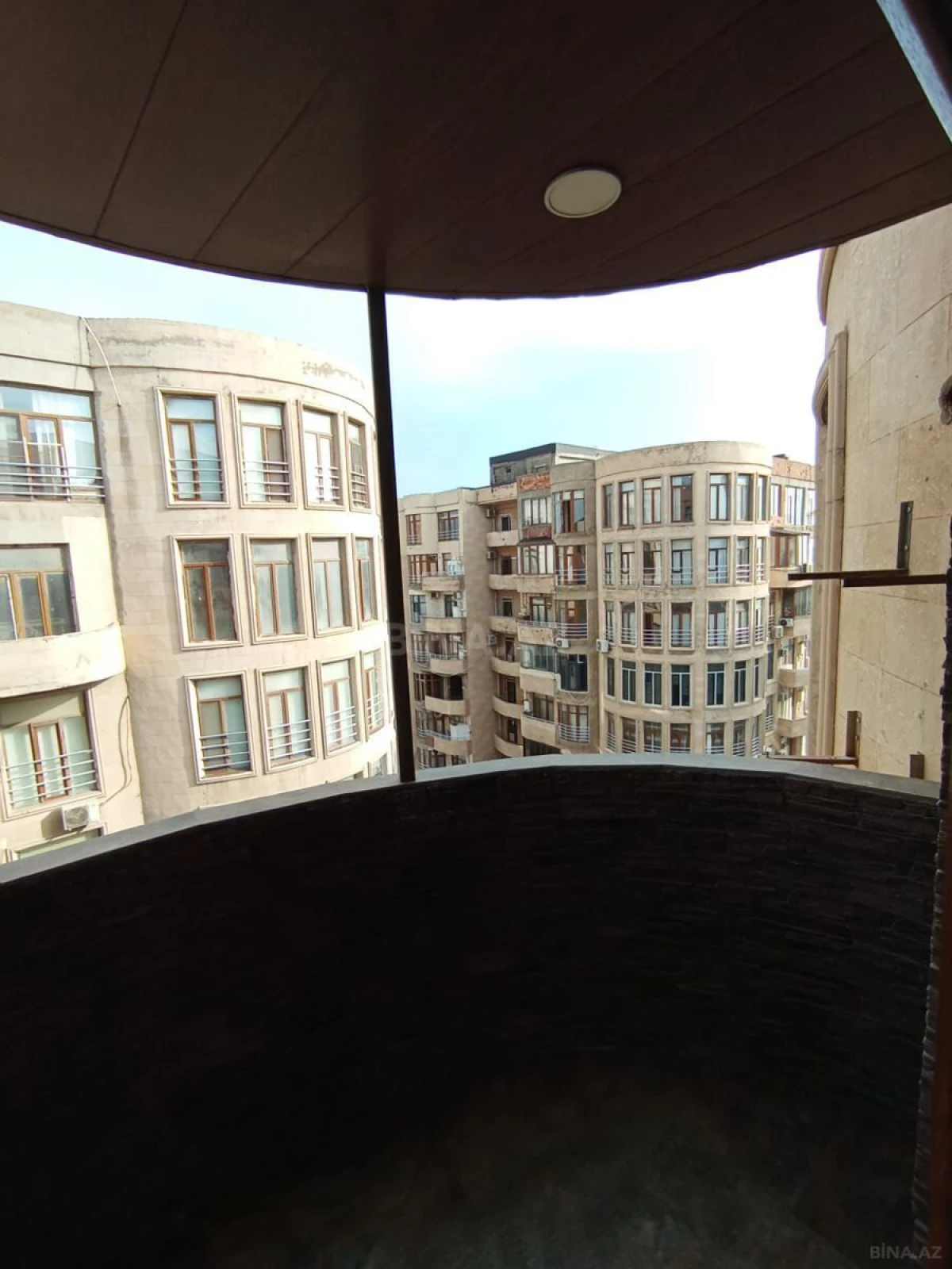 Satılır 4 otaqlı mənzil 156 m²