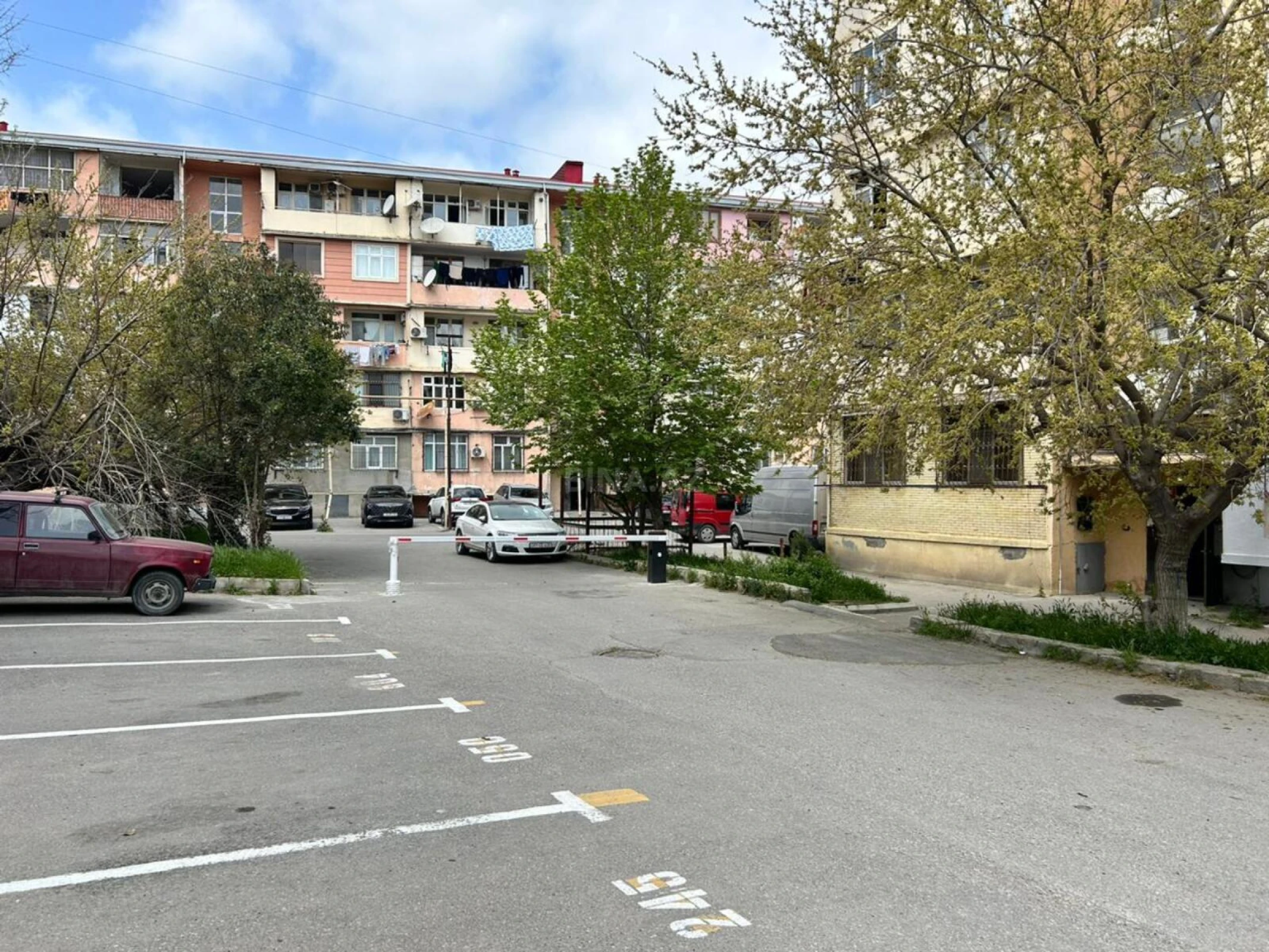 Satılır 2 otaqlı mənzil 65 m²