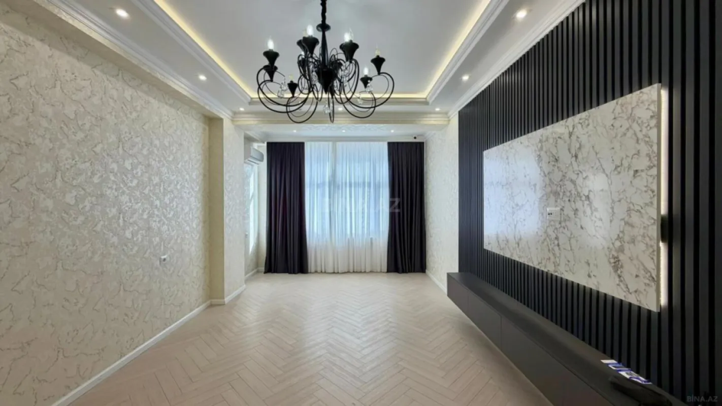Satılır 4 otaqlı mənzil 136 m²